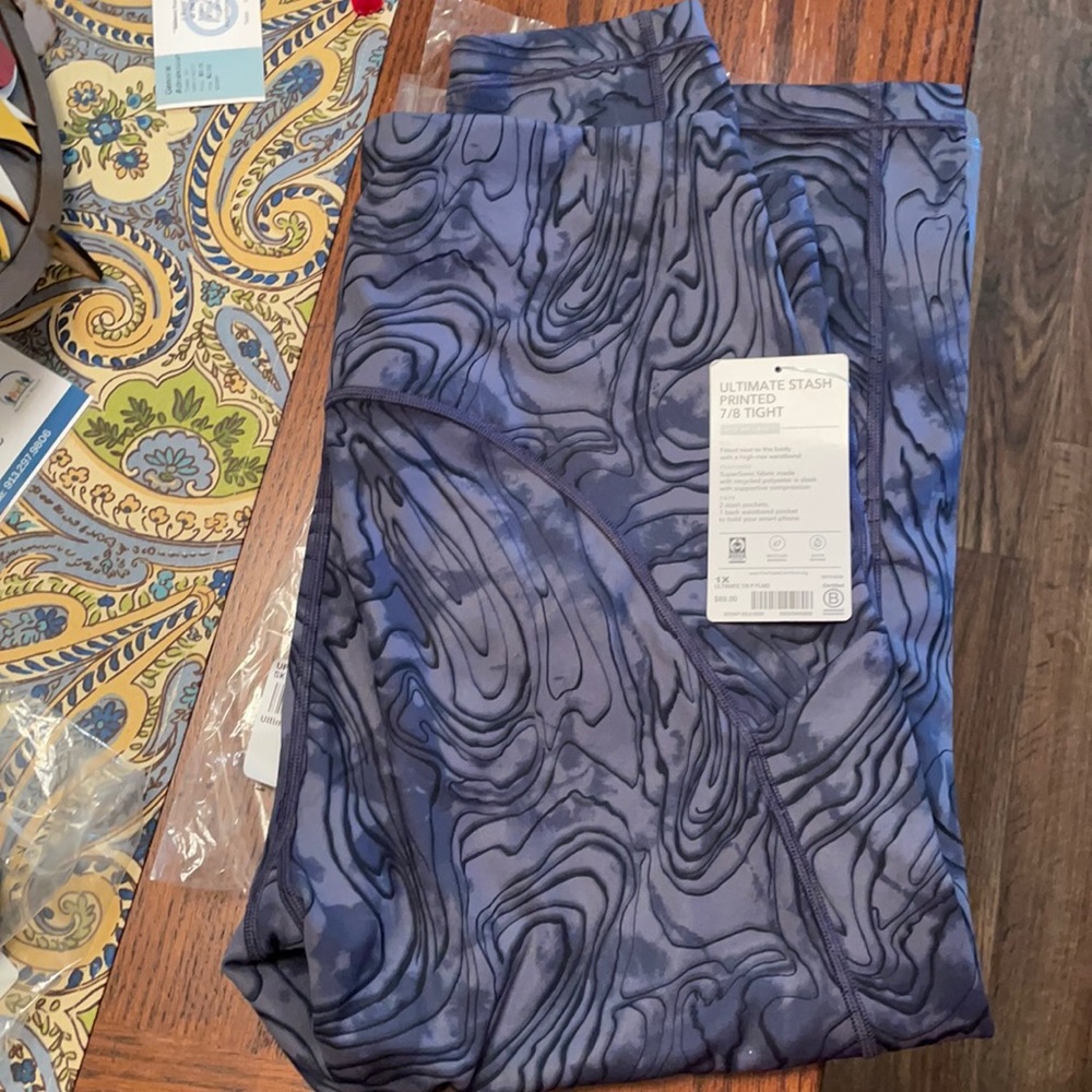 Athleta Ultimate Stash Printed 7/8 tight